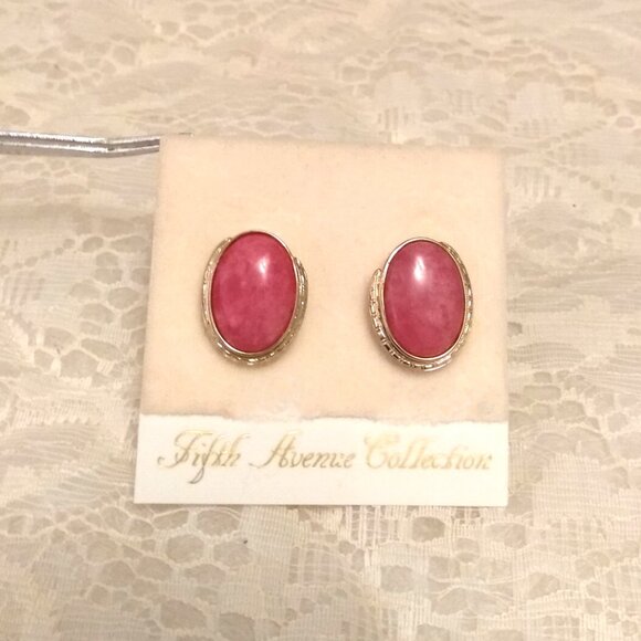 Vintage Genuine Pink Coral Gold Tone Oval Non-Pierced Screw Clip Earrings - Picture 2 of 8